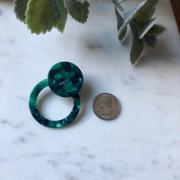 The Alexandra - Emerald Resin Earrings - Picture 3 of 3